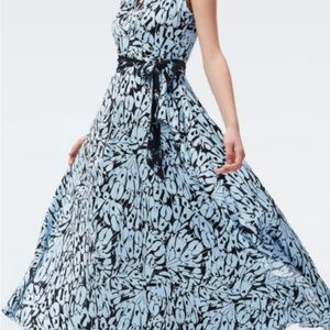 Brand New with tags!! DIANE VON FURSTENBERG
Dress MERLIN